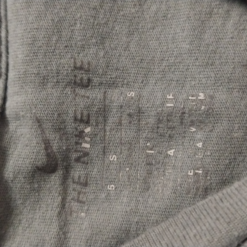 Girls The Nike Tee size S (5) - Picture 3 of 3